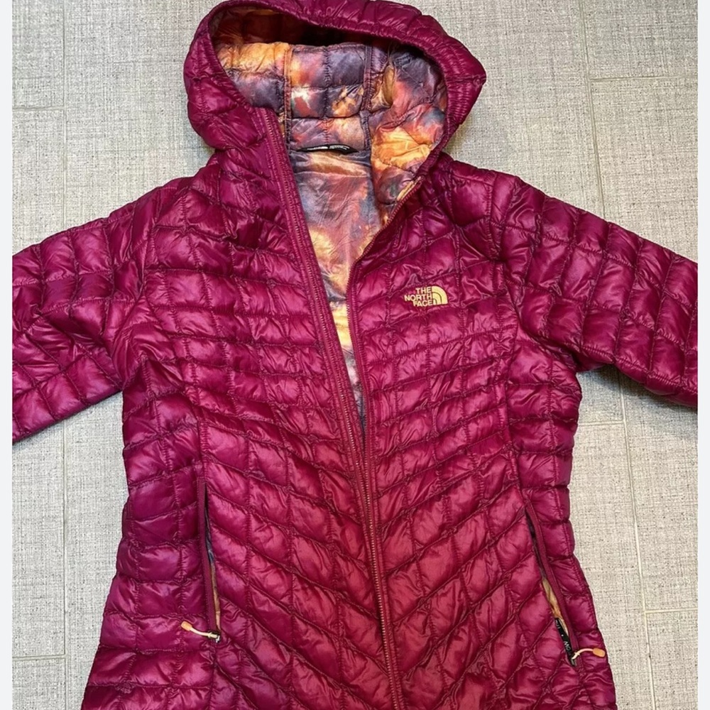 The North Face Thermoball pink/purple jacket size Small. As good as new!
